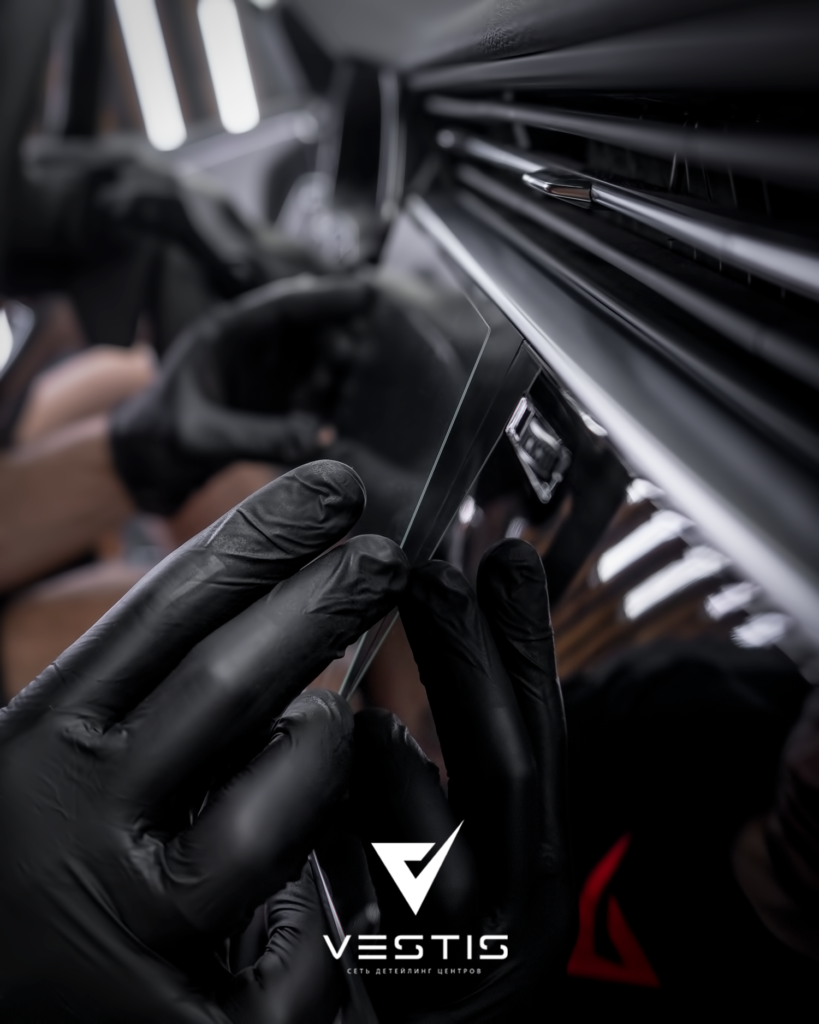 Audi Q8 - Полная оклейка кузова, элементов интерьера и лобового в антигравийную пленку, защитные стекла, нанесение керамики