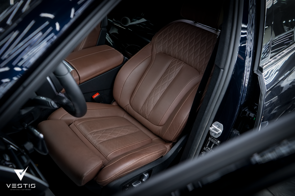 BMW X6 G06 - Перешив салона и ламинация карбоном элементов интерьера