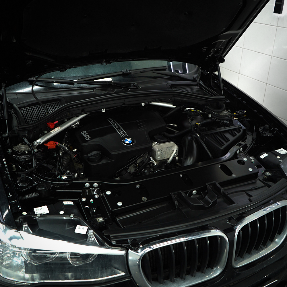 BMW X1 - Химчистка подкапотного пространства