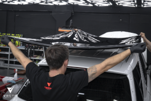 Mercedes Benz GLE - установка черного полиуретана на крышу