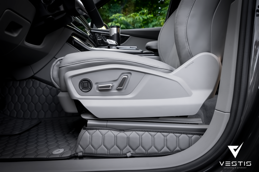 Audi Q7 - Комплект ковриков