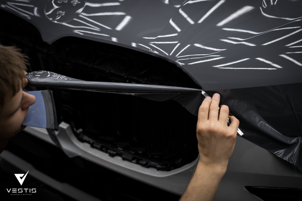 BMW X7 - Полная оклейка кузова в цветную антигравийную пленку и ламинация кованым карбоном элементов интерьера
