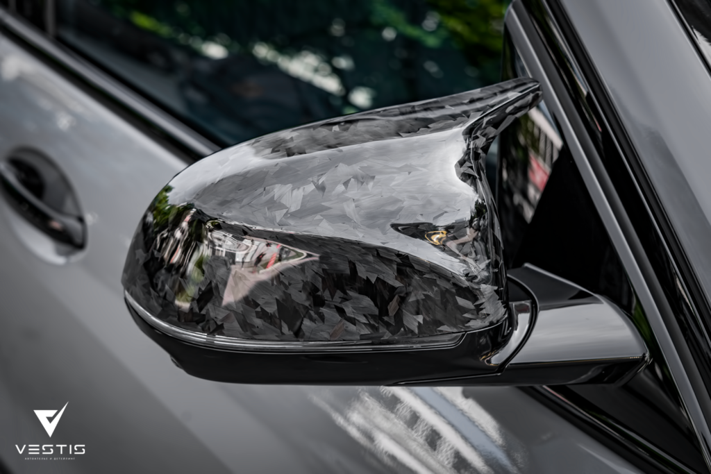 BMW X7 - Полная оклейка кузова в цветную антигравийную пленку и ламинация кованым карбоном элементов интерьера