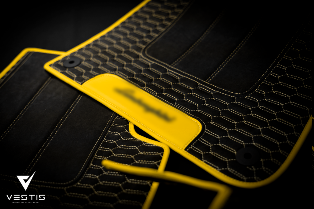 Lamborghini Urus - комплект ковриков "Лакшери" с карбоновыми креплениями