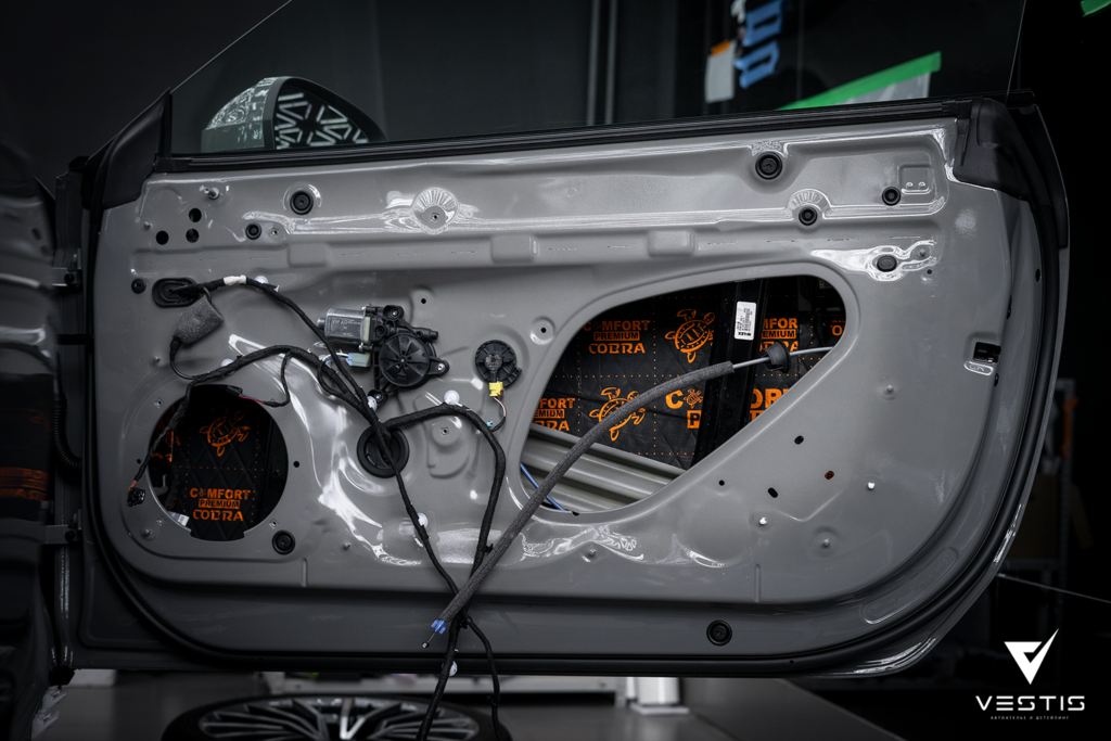 Audi A5 - Шумоизоляция, нанесение керамики на кузов, тонировка и бронь лобового стекла