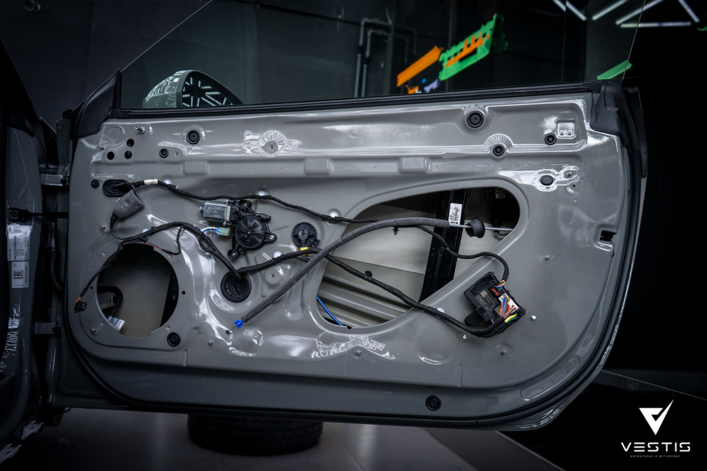 Audi A5 - Шумоизоляция, нанесение керамики на кузов, тонировка и бронь лобового стекла