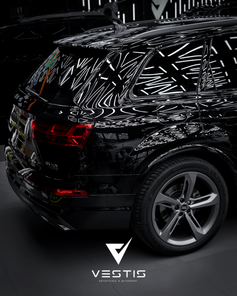 Audi Q7 - Полировка ЛКП, нанесение керамики и химчистка салона