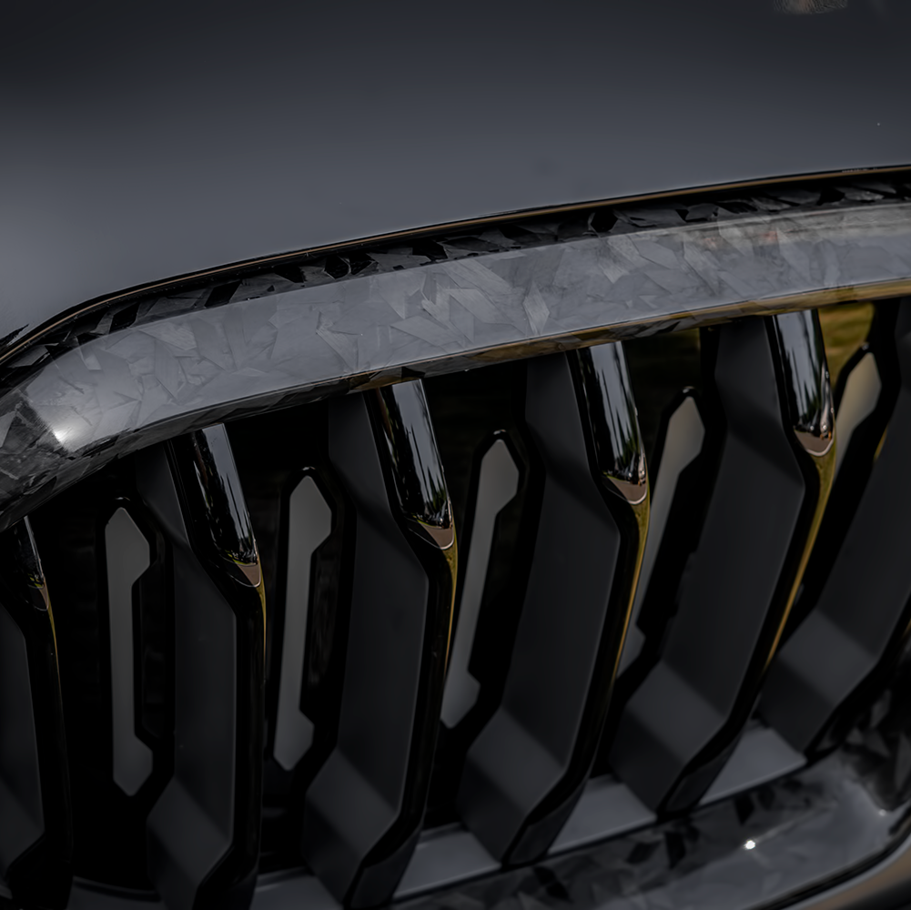BMW X6 G06 - Ламинация карбоном решетки радиатора