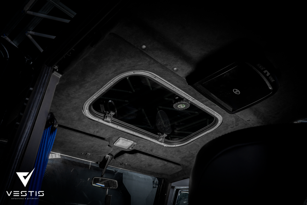 Land Rover Defender - Перешив салона, замена ремней и перетяжка потолка в Алькантару
