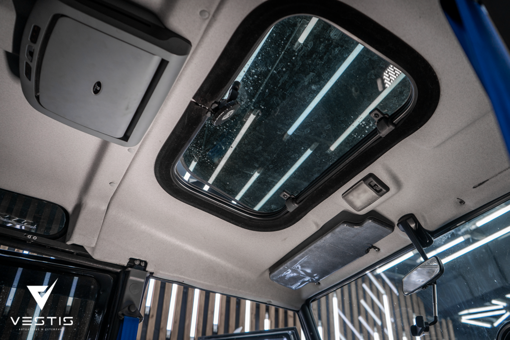 Land Rover Defender - Перешив салона, замена ремней и перетяжка потолка в Алькантару