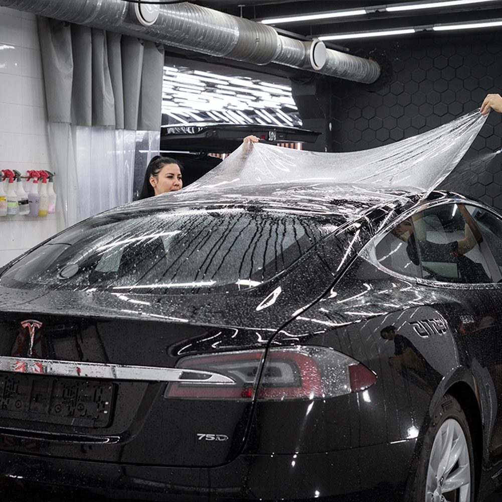 Tesla Model S - Антигравийная пленка на кузов и лобовое стекло