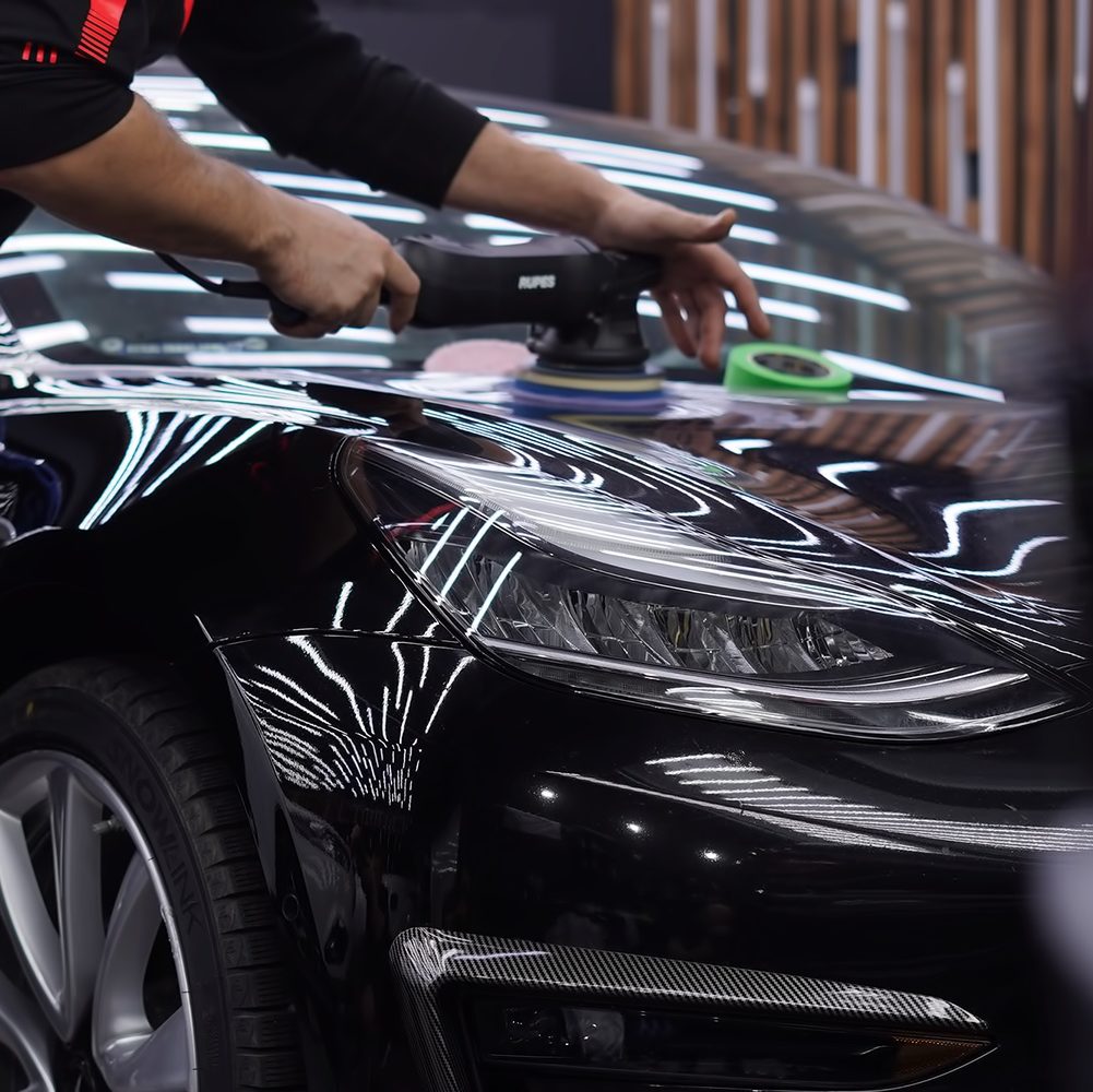 Предпродажная фотосессия, химчистка салона и полировка ЛКП Tesla Model S